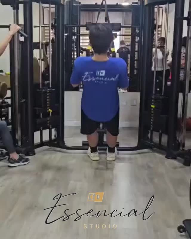 Aluno treinando no Essencial Studio